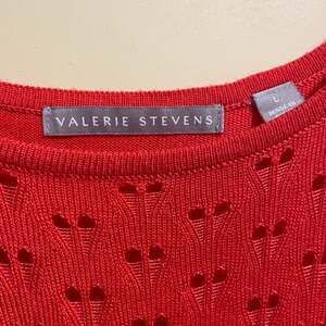 Red orange knit sleeveless eyelet blouse top layering women’s size large